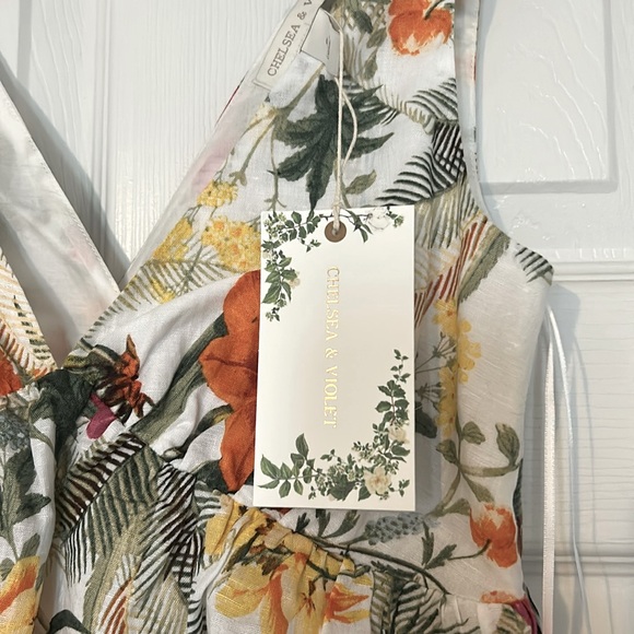 NWT Chelsea & Violet Tie Shoulder Tropical Oasis Printed V Neck Halter Top - Picture 12 of 15